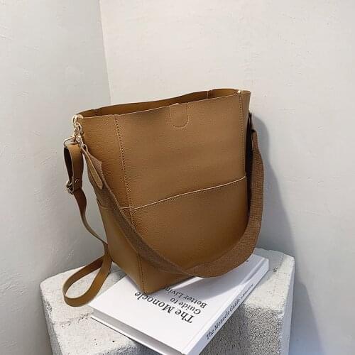 Hot Style 2020 New Fashion Strap Bucket Bag Wide Shoulder Strap One-shoulder Diagonal Bun and Mother Bag Same Style