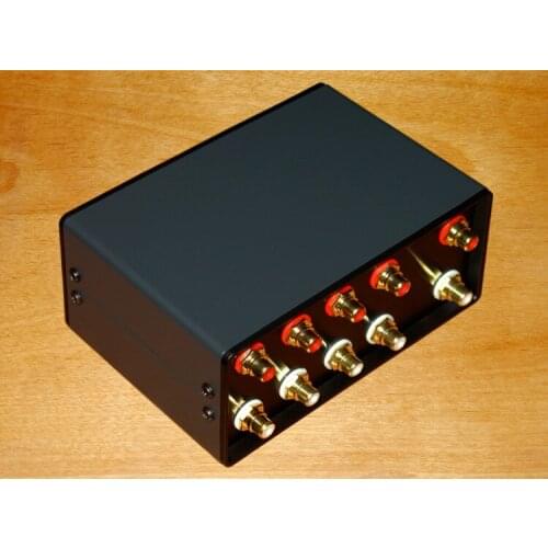 NEW Mini Stereo 4-IN-1-OUT RCA Signal Input Audio Splitter/Switcher Volume Controle