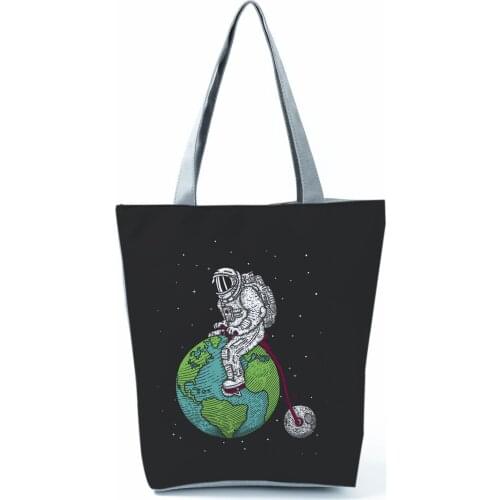 Eco Friendly Beach Bag Astronaut Earth Printed Black Handbags Pretty Womens Bag Fashion Shoulder Bag High Capacity Shopping Bag