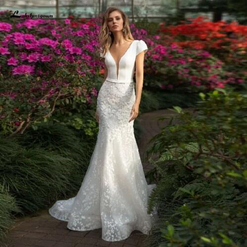 Lashmigown Vintage Lace Mermaid Wedding Dresses 2021 Sexy Bridal Wedding Gowns with V-neck Cap Sleeves Trouwjurk Plus Size