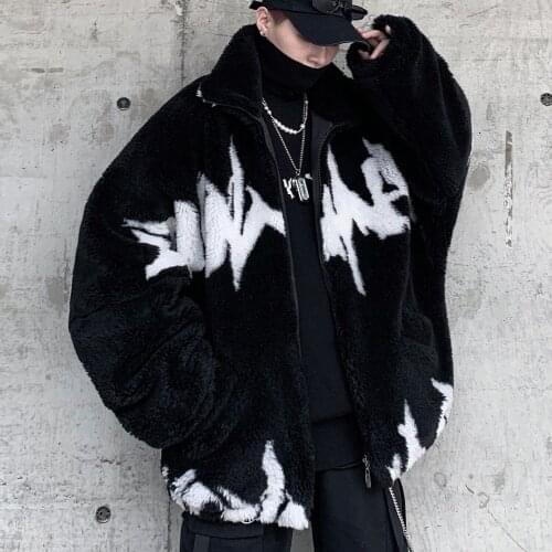 Loose Stand Collar Lamb Wool Coat Warm Jacket Men Ourrure Homme Heren Winterjas Men Fur Coat Black Personalized Letter Graffiti