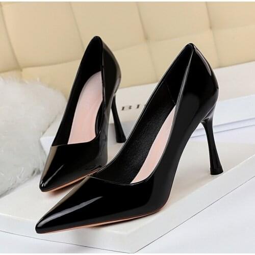 2019 Hot Sell Classic Women Shoes red shoes woman black party plus size heels Pointed Shallow mouth Patent leather Single shoes 3319-2
