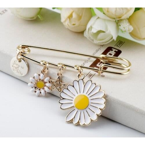 Flower Daisy Safe-Pin Shape Brooches Cloud Rainbow Sun Heart Pendant Brooch Fashion Enamel Badge Pin Jewelry Party Trinket Gift
