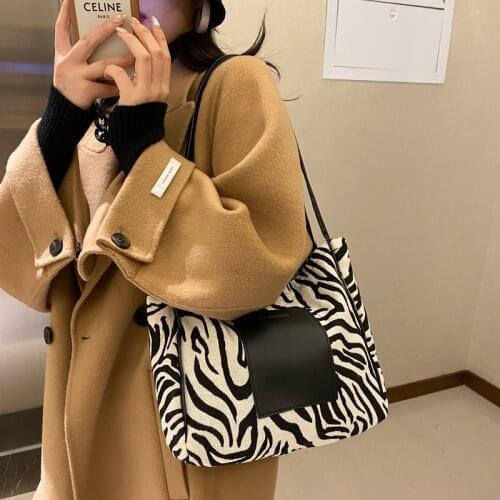 Womens Shoulder Bag Large Capacity Zebra-stripe Cute Pendant Decorative Casual Tote Handbags Wholesale 2021 Fashion Female Bags