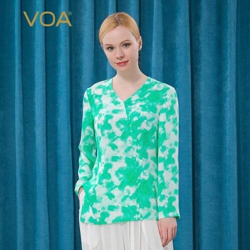 VOA 30m/m Heavy Crepe White Background Green Gradient Vignette V Neck Long Sleeve Asymmetric Hem Abstract Loose T Shirt BE301