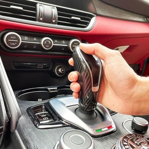 Car carbon fiber gear shift head cover is suitable for 20-21 Alfa Romeo Giulia Stelvio modified interior decoration accessories