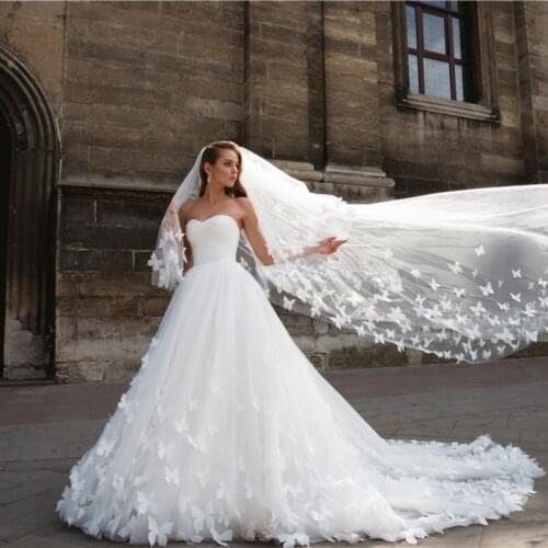 Charming Sweetheart Ball Gown Wedding Dresses 2021 Handmade 3D Butterflies Tulle Sweep Train Bridal Gown with Detachable Jacket