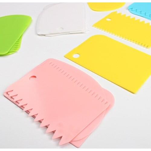 Three-piece Cream Scraper Set Kitchen Pastry and Bakery Accessories Cake Tools White Yellow Blue Green