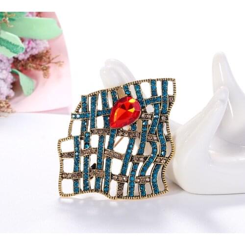 Red Crystal Geometry Shape Brooches Women Rhinestone Personality Style Weddings Banquet Brooch Pins Gifts