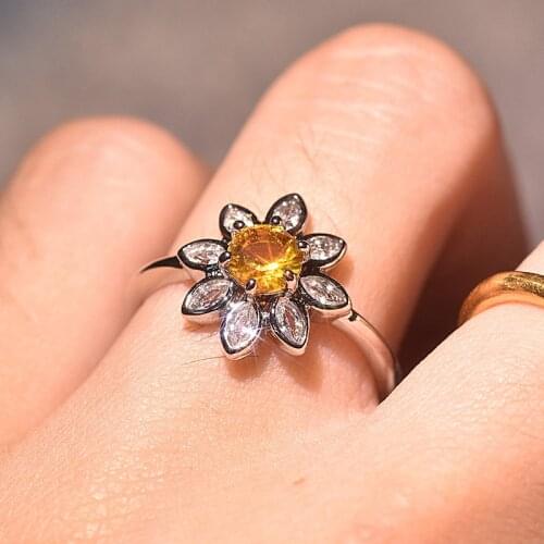 Unique Sunflower Flower Round Cut White Crystal Wedding Engagement Jewelry Ring