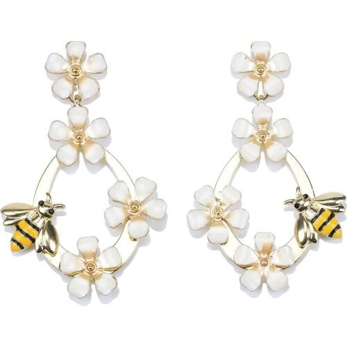 New Women Classic Flower Bee Drop Earrings Simple White Daisy Earrings Fashion Jewelry Women Accessories Girls Gifts Brincos