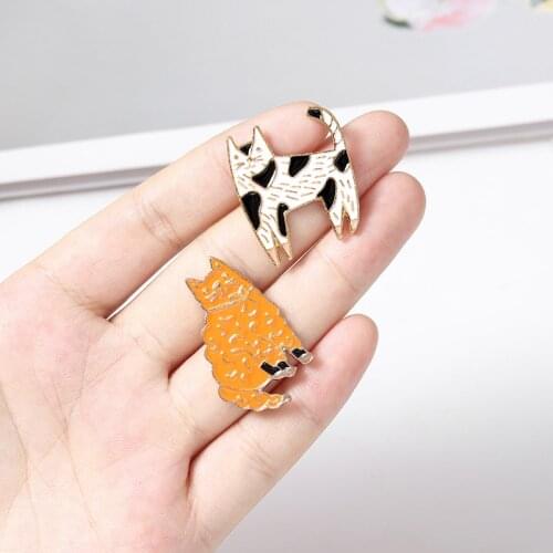 Cartoon Animal Brooches Black White Cat Orange Cat Enamel Pins Brooch Lapel Shirt Kitten Badge animal Jewelry Gift for Friends