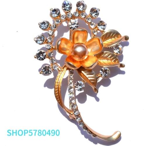 Fashion Jewelry Gold Color Floral Rhinestone Brooches for Women Elegant Flower Breast Pin Ladies Bridal Gifts Dress Accessories