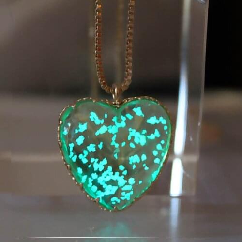 New Creative Luminous Heart Crystal Pendant Necklace Glow In The Darkness Charming Necklace Fine Jewelry Fashion Necklace