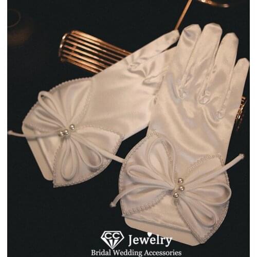 CC Satin Short Gloves Wedding Accessories for Women Butterfly Shape Finger Gants Romantic Marriage Mittens Costume Prom AN189