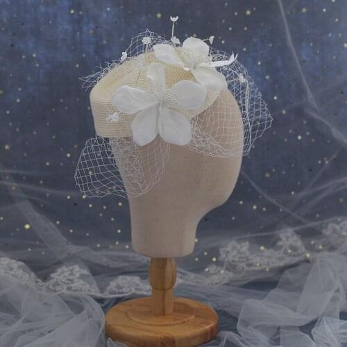 Vintage Bowler Hat Womens British Noble Elegant Lady Mesh Banquet Dress Dinner Headdress Bridal Mori Super Fairy