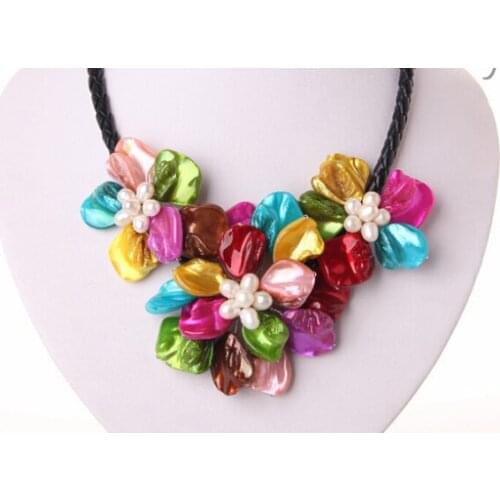 Factory Wholesale price Women Gift word classic pink blue white baroque pearl multicolor shell flower leather necklace