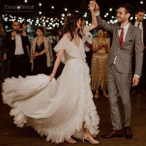 V-Neck Ruffles Lace Wedding Dresses GYPSY Bohemian Bridal Gowns Hippie Style Striking Vestido De noivas Chics DW344