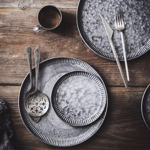 Handcrafted Round Retro Iron Plate Vintage Antique Wrought Storage Serving Iron Craft Lace Tray for Church Wedding Home Decor