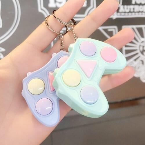 Creative dynamic handheld memory game console keychain training hand-brain puzzle interactive keychain small gifts for students