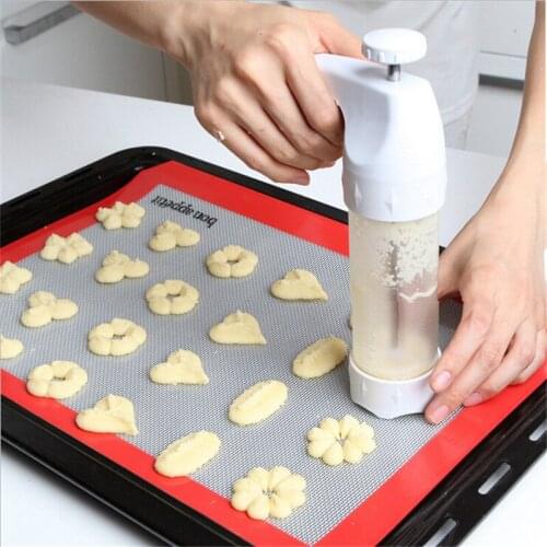 Cookie Making Mould Gun 12 Flower Mold + 6 Pastry Tips Cookie Cutter Cookie Machine Biscuit Cookie Presses & Icing Sets Maker