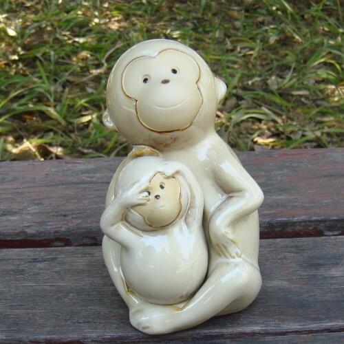 Unique Porcelain Monkey Mother and Baby Miniature Handmade Ceramics Maternal Love Adornment Gift Craft Accessories Furnishing