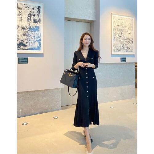 2021 Spring and Autumn New Korean style elegant V-neck slim fit long dress fashion hip base sweater dress single-breasted dress