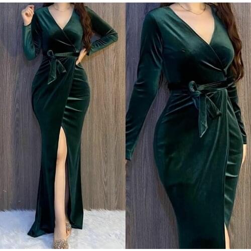 Vintage Long Green Velvet Evening Dresses with Sleeves Zipper Back Long Side Slit Abendkleider Formal Party Gown for Women