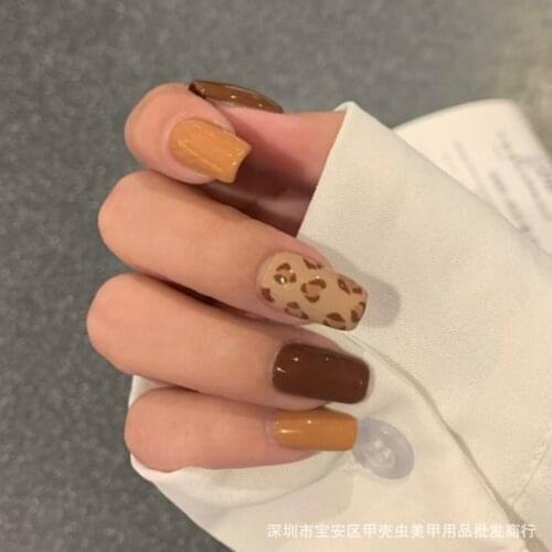 24pcs Cow Pattern Nail Patch Glue Type Removable Mid Length Paragraph Fashion Manicure False Nail Patch Nail Sticker Nail Art