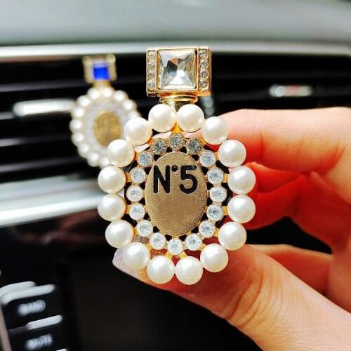 Pearl Diamond Round Perfume Bottle Car Air Freshener Luxury Oval No5 Perfume Bottle Car Decoration Accessories Aromatherapy Gift