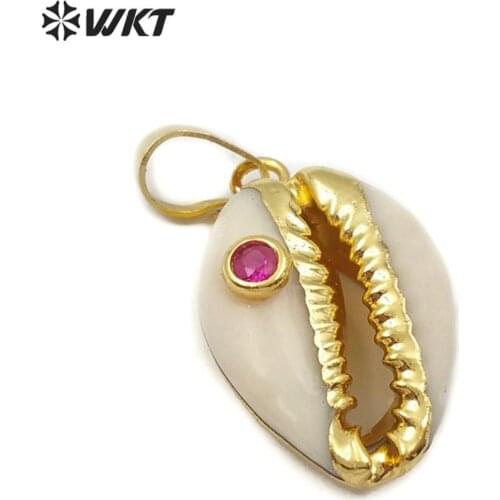 WT-JP141 WKT Natural Shell Pendant Cowrie With CZ Charm Pendant Fashion Pendant Women Summer Beach Jewelry Pendant