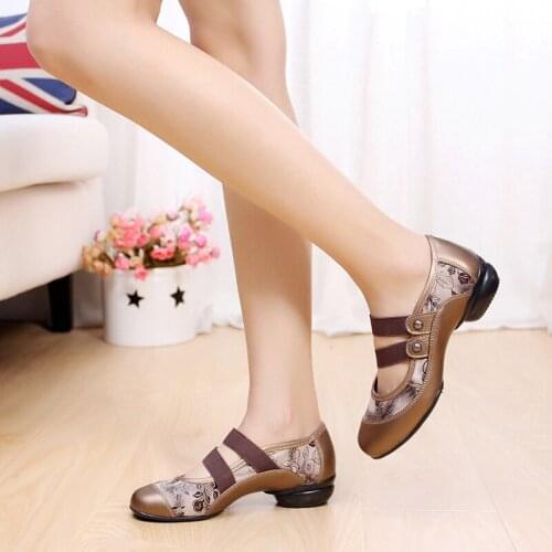 Square dance shoes womens adult soft bottom dance shoes breathable cowhide middle-aged and elderly friendship dance shoes