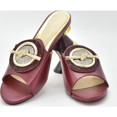 New Arrival Ladies Dress Shoes High Heels Shoes Bling Crystal Closed Toe Heels Pumps Women Shoes Women Pumps with Rhinestone