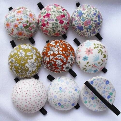 Free shipping 20pcs/lot Elastic Wrist Belt Needle Pin Cushion handmade DIY Handcraft Tool for sewing needlework E71-2