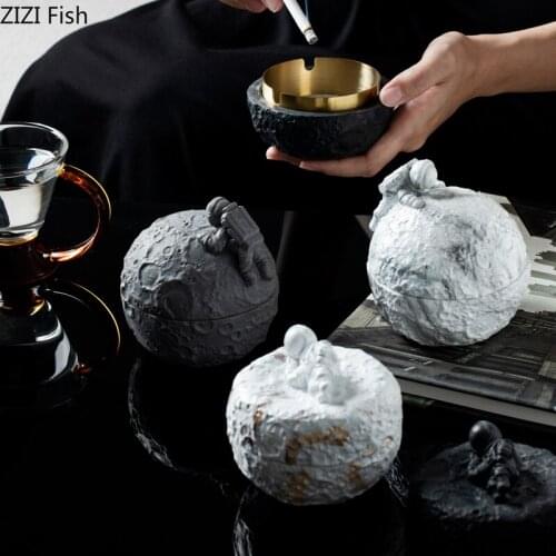 Creative Astronaut Moon Ashtray Anti-ash Stainless Steel Cement Ashtray with Cover Home Space Planet Ash Storage Home Decoration