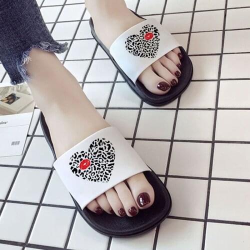 Women Slippers Leopard Heart Love Pattern Beach Slides Home Slippers Slip on Sandals Female Shoes Flip Flops