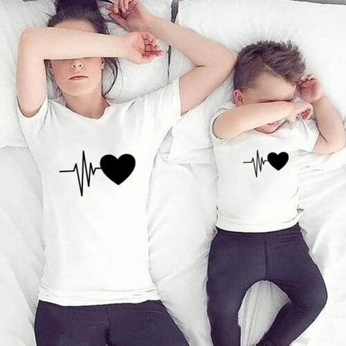 Family Outfits Costumes Mommy and Me Family Look T-shirt 1 Pcs Mom and Child Printing Love T-shirt