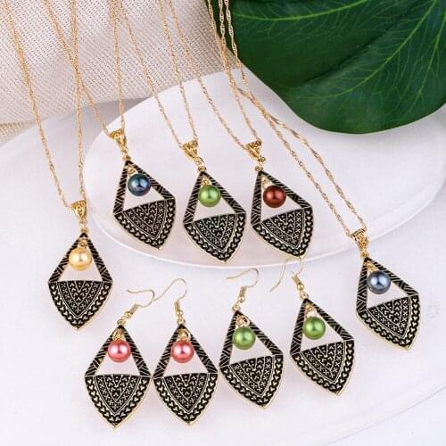 Hawaiian Fashion Jewelry Sets Vintage Ethnic Geometry Plumeria Flower Pearl Pendant Necklaces Earrings Sets Wholesale for Women