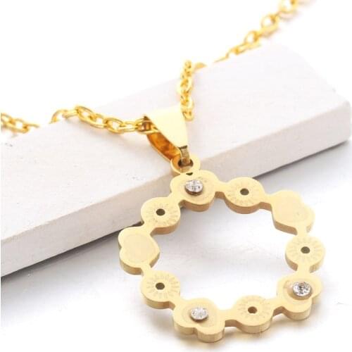 Hot Sale Heart Shaped Garland Necklace Zircon Hollow Pendant Necklace Beautiful Female Pendant Necklace Gift Jewelry