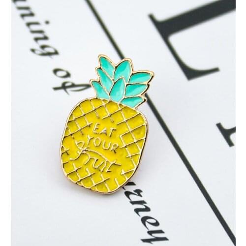 Retro Metal Cute Pineapple Brooch Ladies Fashion Fruit Pin Badge Bag Design Jewelry DIY Student Collar Coat Accessory Collar Pin