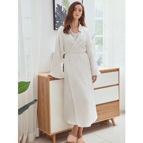 White Robe Winter Nightgown Female bathrobe Velvet Robes Warm Nightgown Silk Inner Nightdress Two-piece Suit