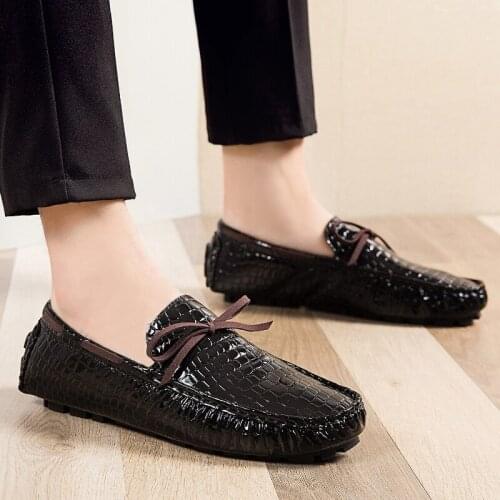 2021 Fashion trend Men Leather Shoes Luxury Sneakers Flats Slip on Mens Shoes Moccasin LoafersMen Flats Driving Shoes Men Casual