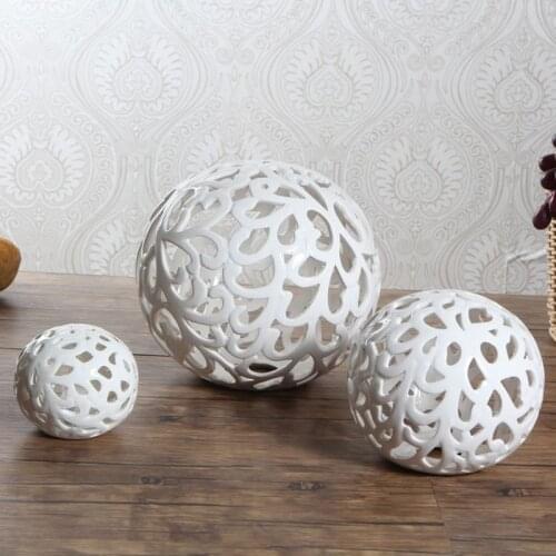 Nordic Luxury White Hollow Ball Crafts Ornaments Living Room Wine Cabinet Shop Placed Modern Home Decoration Accessories Gifts