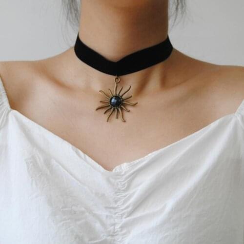 Vintage Women gothic leon the professional mathilda necklace black velvet ribbon Retro sun choker necklace free shipping