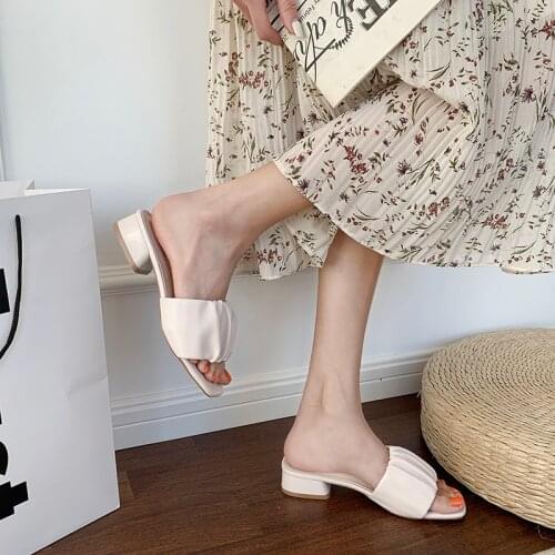 2021 New Fashion Pleated Womens Slippers Summer Outdoor Dress Sandal Square Low Heel Shoes Open Toe Slides Ladies Flip Flop