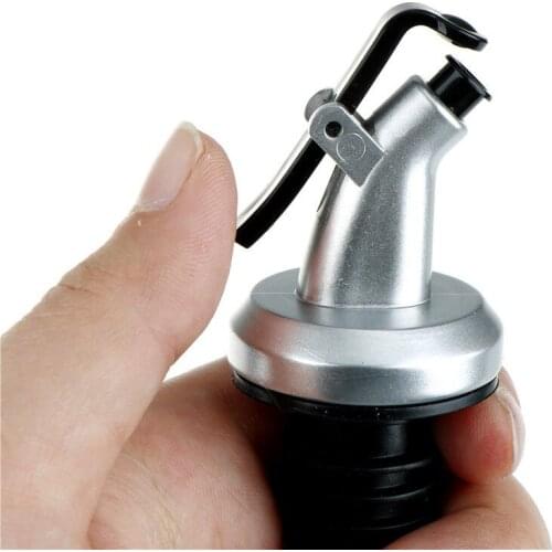Olive Oil Sprayer Liquor Pourer Dispenser Flow Wine Bottle Pour Spout Pourers Flip Top Stopper Barware Silicon Utensils Kitchen