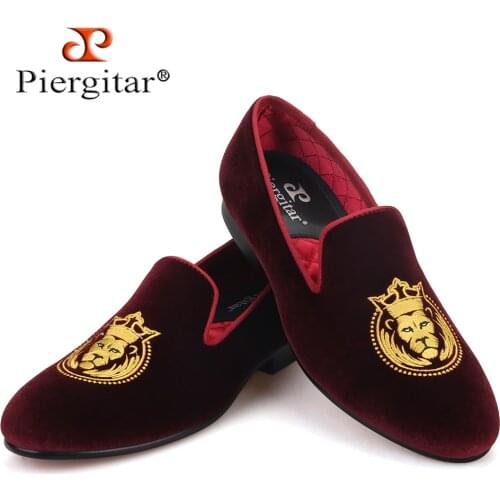 Piergitar burgundy color handmade lion embroidery men smoking slippers mens velvet loafers for party and banquet plus size