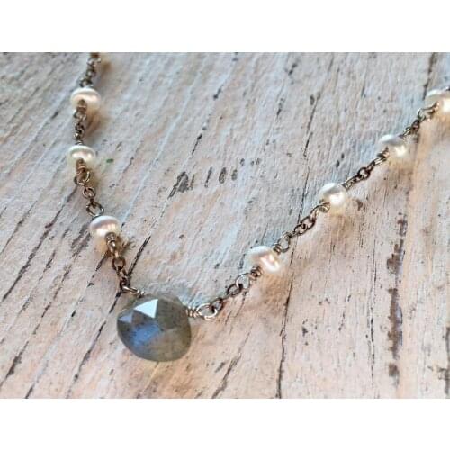 Freshwater pearl silver necklace with a labradorite pendant
