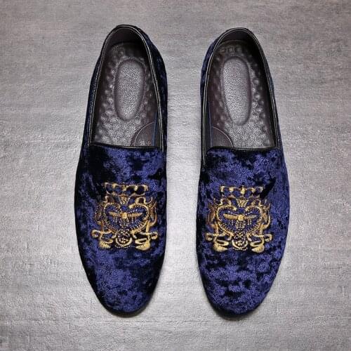 Brand New Men Suede Leather Casual Shoes Plus Size Fashion Trend Embroidery Party Dress Shoes Leisure Slip-on Loafers