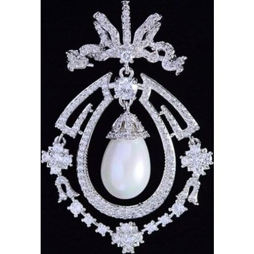 Zlxgirl Perfect White Cubic zircon crown flower shape copper bridal jewelry Classic Wedding Decoration pearl Corsage Pins broch